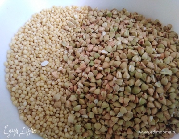 Отмерить гречку и пшено.