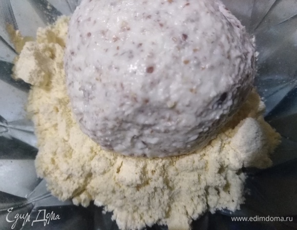 Сформировать. Обвалять в кукурузной муке.