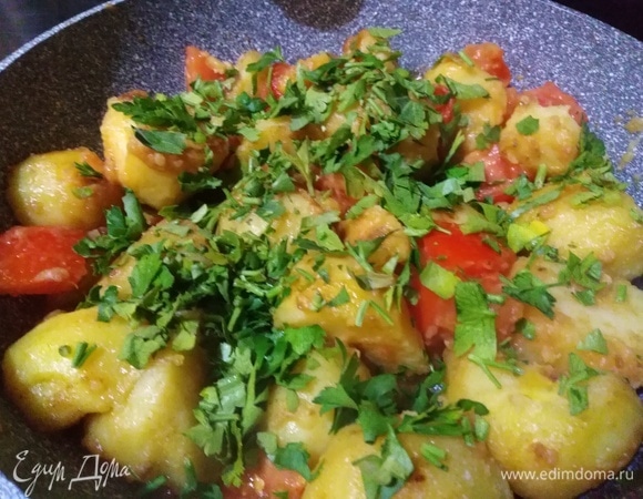 Посыпать зеленью.