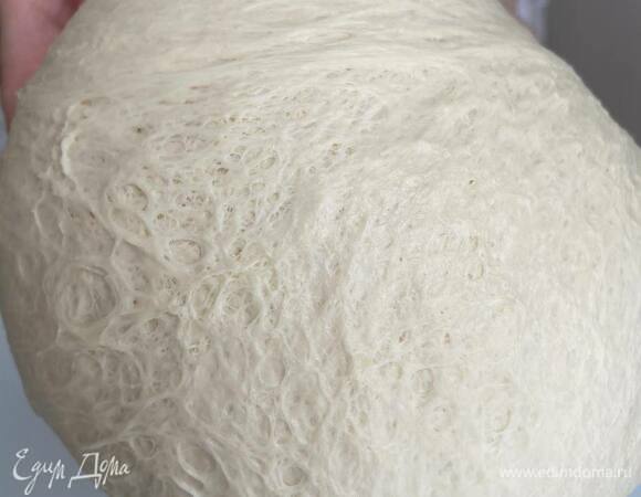 Брожение при комнатной температуре будет проходить 2 часа, через час провести обминку.