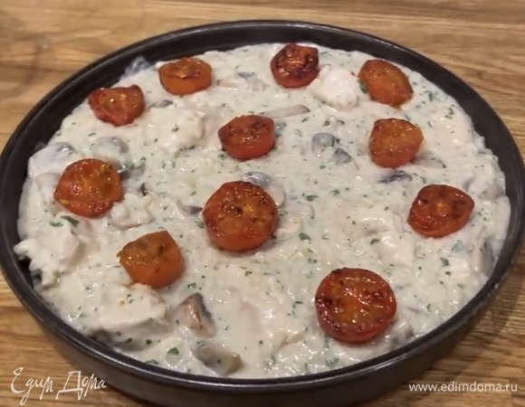 Разложить ризотто по тарелкам. Добавить обжаренные помидоры, сверху еще раз посыпать тертым сыром. Приятного аппетита!