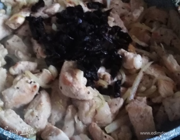 Добавить чернослив.