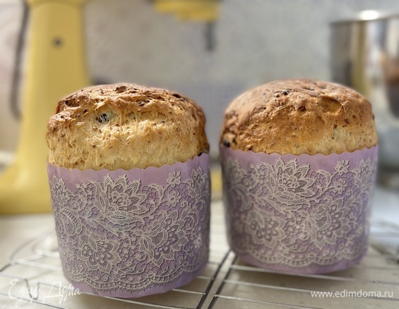 Готовые куличи остудить на решетке.