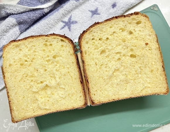 Вот такой шикарный разрез получается. Куличи очень мягкие и воздушные.