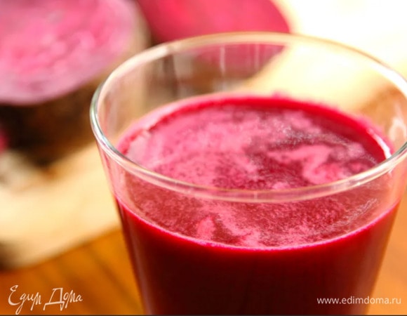 Свеклу почистить и отжать из нее сок.