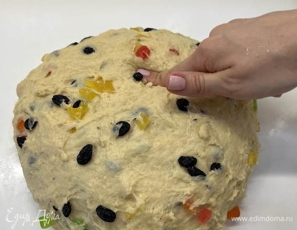 Тесто не должно быть крутым, но и не должно быть сильно липким.