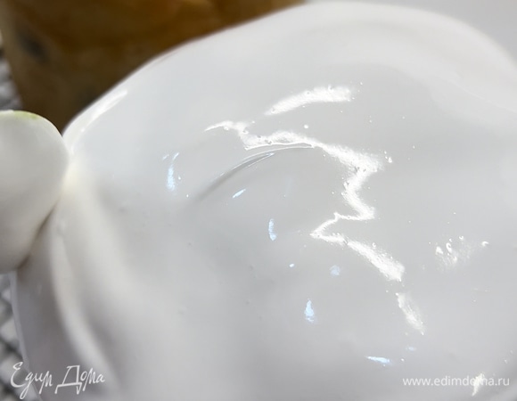 Теперь украшаем глазурью и встречаем праздник! Сохраняйте рецепт и готовьте с любовью.