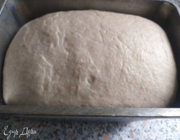 Оставить для расстойки на 2–3 часа, чтобы тесто увеличилось в объеме в три раза.