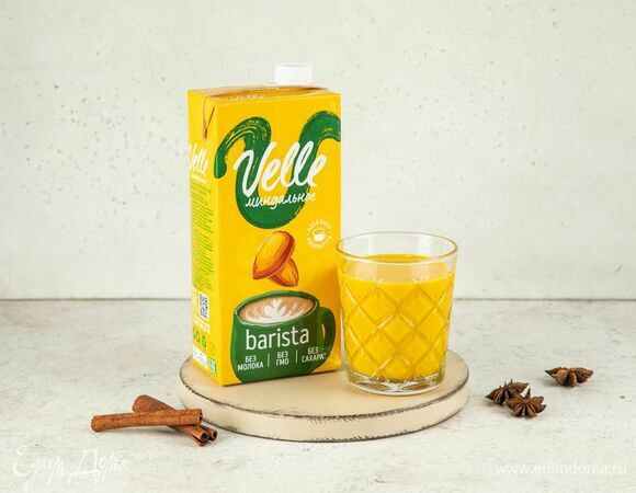 Добавьте мед, перемешайте. Перед подачей посыпьте корицей.