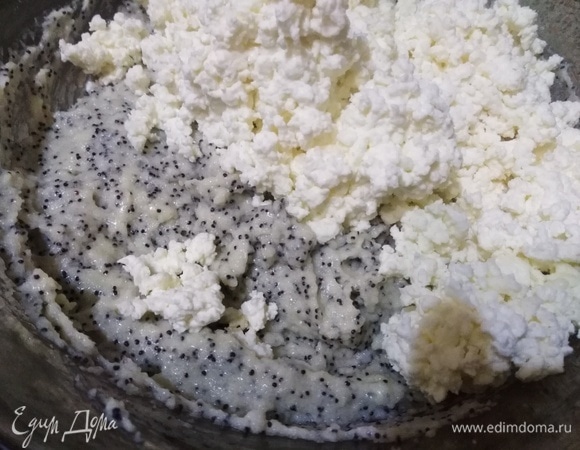 Соединить с творогом.