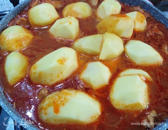 Добавляем картофель.