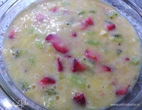 Перелить в форму. Поставить в микроволновку на 5 минут при максимальной мощности.