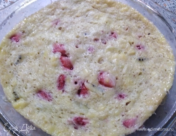 Полностью остудить. Нарезать, посыпать по желанию натертым шоколадом.