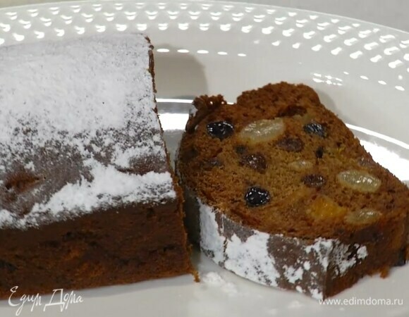 Готовый кекс посыпать сахарной пудрой.