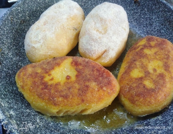 Жарить с двух сторон до румяной корочки.