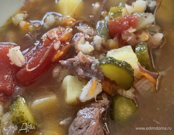 В этот момент те, кто любит, могут добавить зелени рубленой свежей.