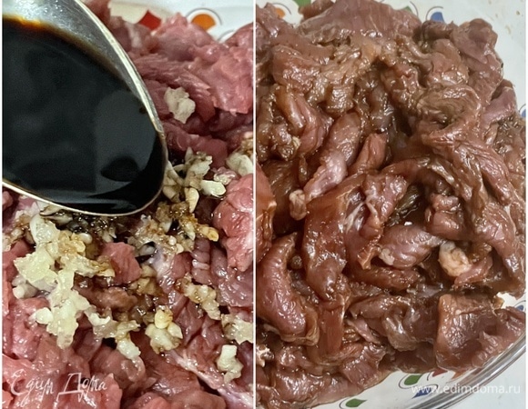 Мелко-мелко порубить, надавить или нарезать-накрошить, в общем, измельчить, три зубчика чеснока. И еще добавить в это мясо три-четыре столовые ложки соевого соуса. Очень аккуратно, но тщательно перемешать. Надо добиться, чтобы соус, что называется, вник в свинину. Пусть полчаса или минут сорок мясо постоит. Впитает в себя чеснок с соусом. Можно и даже нужно время от времени переворашивать кусочки мяса.