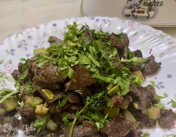 Перец и прочее пикантное наполнение пусть каждый добавляет себе по вкусу и пристрастиям. Если кому мало будет того, что салат содержит. Опять же можно добавить и азиатских настроений, в общем, кому что нравится.