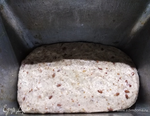 Выложить его в смазанную форму Л11 и накрыть пленкой.