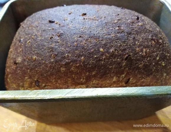 Поставить в духовку, разогретую до максимума. Выпекать первые 10 минут при 210°C с паром. Затем 50 минут без пара при 190°C.