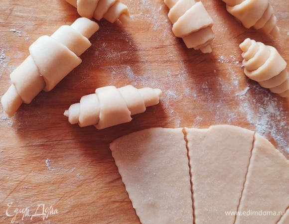 Каждый сегмент скрутить в рогалик.