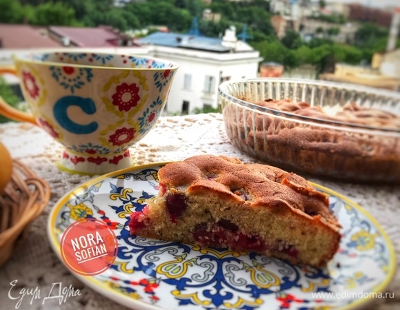 Тесто получается нежное, в меру сладкое, а вишня придает легкую кислинку, это очень вкусно! Приятного аппетита!