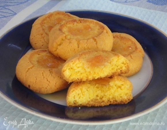 Готовое печенье остудите на листе и только потом снимайте с помощью лопатки. Оно очень хрупкое, рассыпчатое. Приятного чаепития!