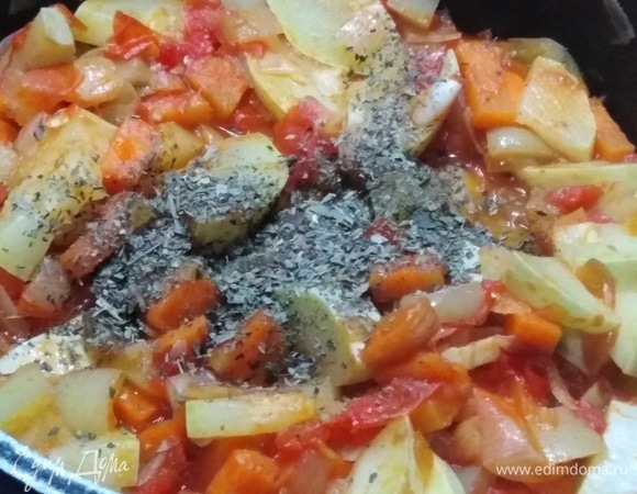 За 5 минут до окончания готовки добавить базилик.