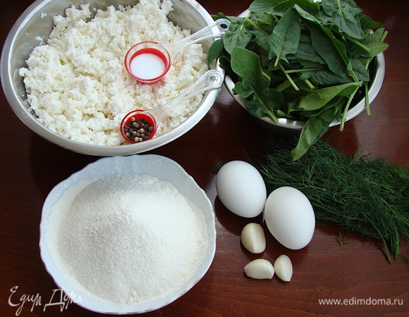 Для приготовления ленивых вареников подготовим все необходимые ингредиенты.