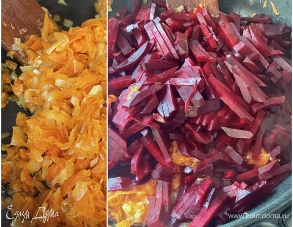 Отварите свеклу до полуготовности и нарежьте ее брусочками. Минут через 10–15, когда морковь смягчится, добавьте в сковороду корнеплоды. Затем все аккуратно перемешайте. 
