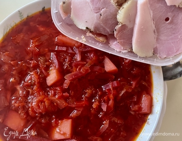 Подавать также можно с варено-копченым беконом. 