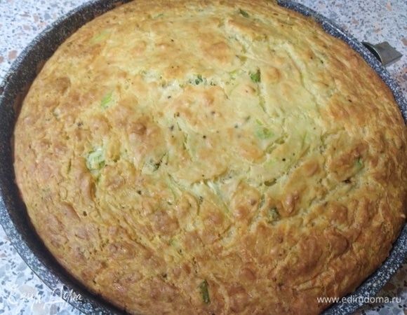 Поставьте в заранее разогретую духовку и выпекайте при 180°C 45 минут.