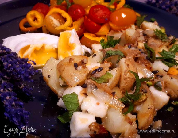 Перед подачей посыпьте блюдо нарезанными листьями мяты.