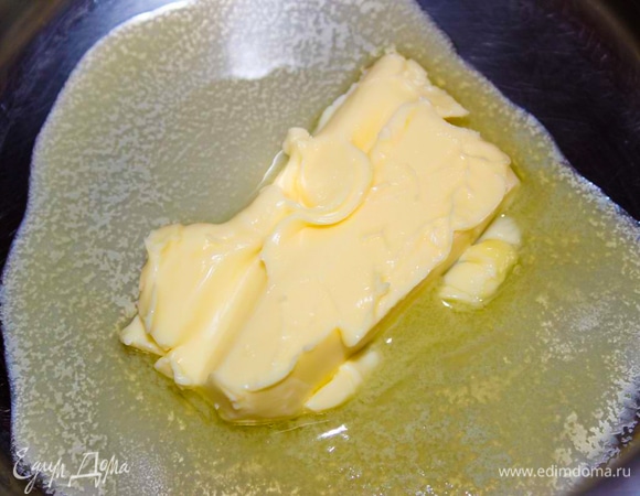 Растопите масло.