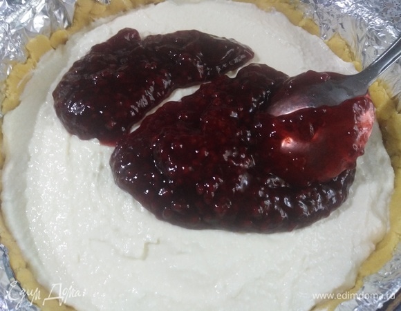 Сверху — малиновое желе.