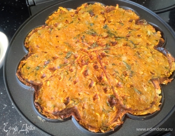 Накрыть верхней панелью и прижать.