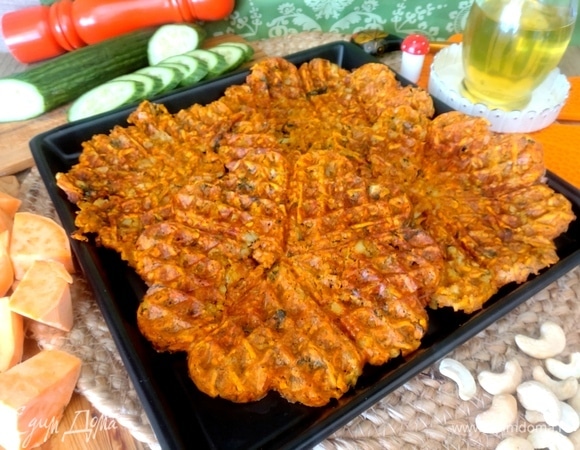 Получилось 4 больших драника, но их можно поделить на части.