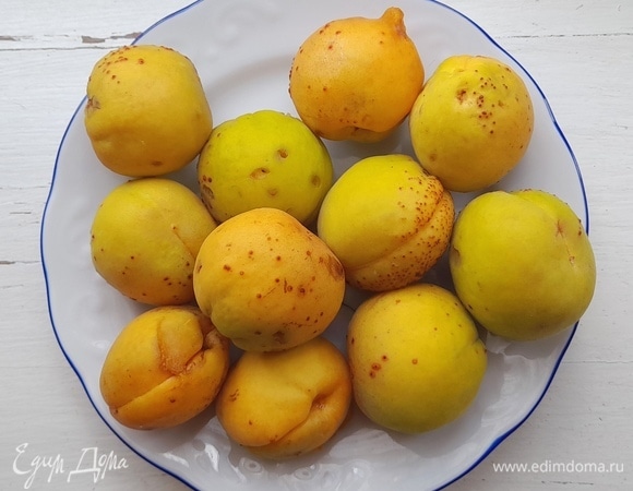 Абрикосы (у меня домашние) вымойте и обсушите. 