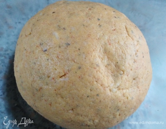 Замесите тесто.