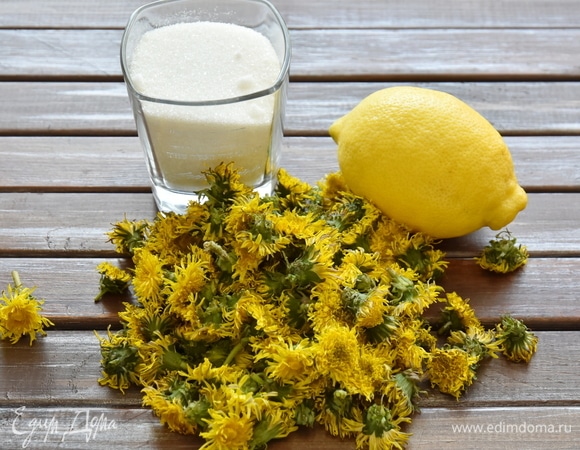 Количество цветов не имеет большого значения. Сахар добавляется по количеству готового отвара. Насколько он будет концентрированным — решать вам.