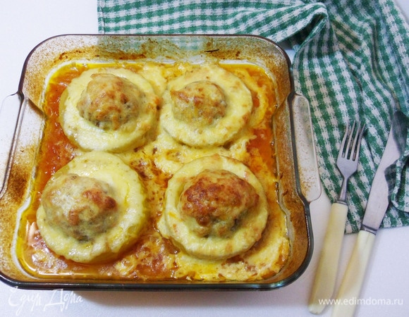 Фаршированные кабачки на овощной подушке готовы.