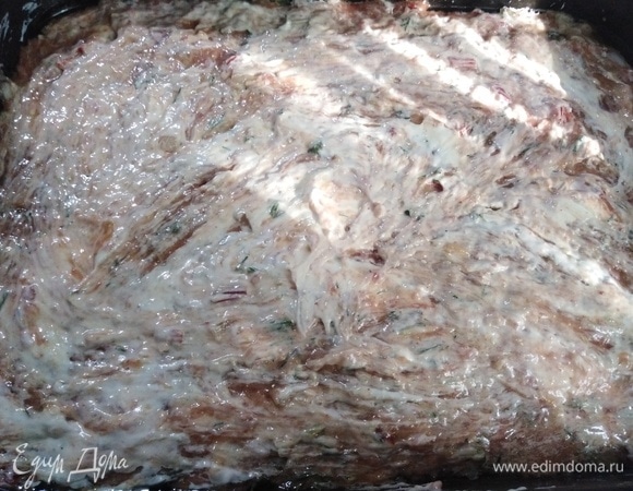 Поставить в разогретую духовку. Выпекать при 190°C 35 минут.