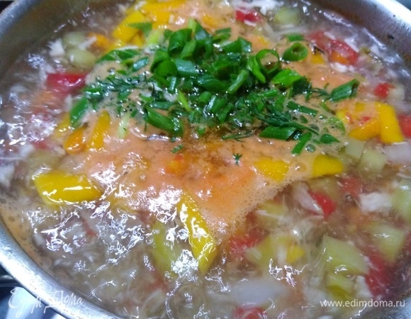 В конце готовки приправить зеленью, посолить.