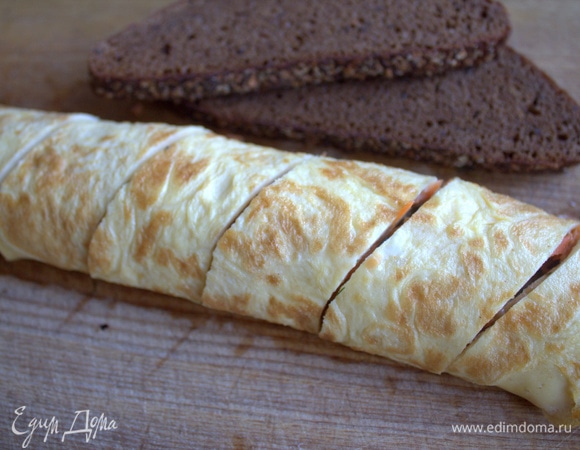 Нарезать по диагонали.