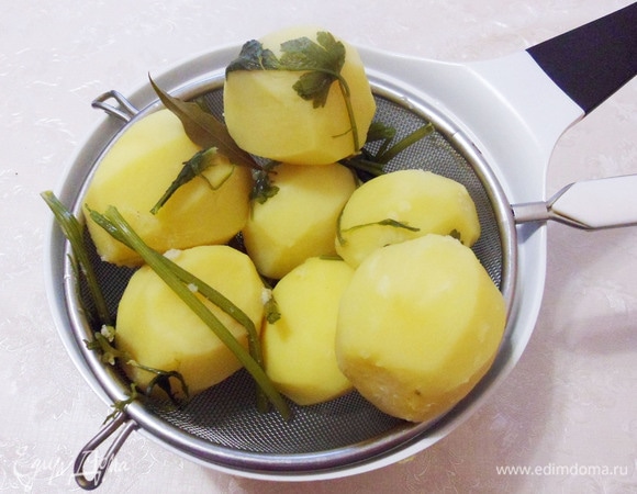 Ароматный картофель готов.