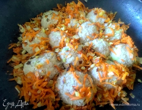 Насыпать зажарку сверху.