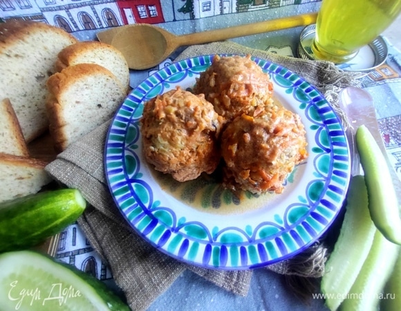 На порцию достаточно 3 штучки. Подаем со свежими овощами и сметаной по желанию.