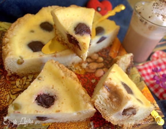 Подала с какао на взбитом молоке.