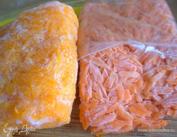 Тертые тыква и морковь из заморозки.