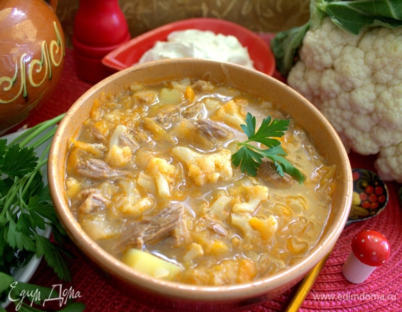 Подать со сметаной.